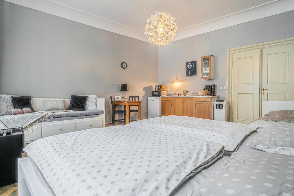 Ferienwohnung Bright Studio Close To Charles Bridge And Prague Castle Exterior foto