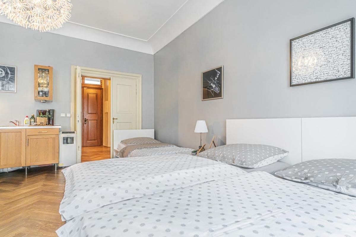 Ferienwohnung Bright Studio Close To Charles Bridge And Prague Castle Exterior foto